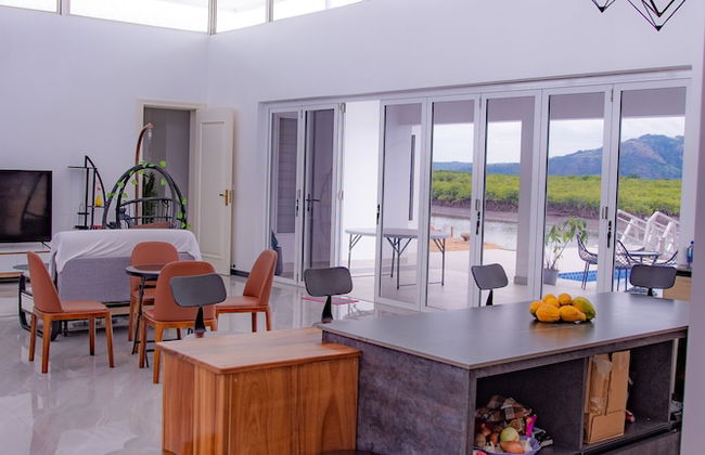 Lake Side Deluxe Villa - Photo 9