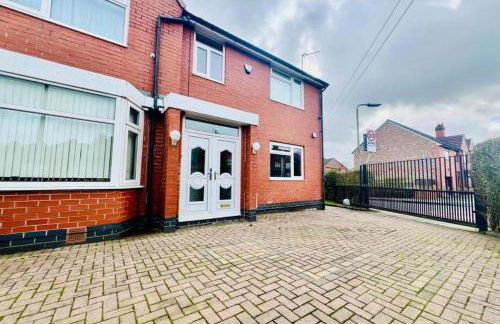 13 Guests - Free Parking - Manchester House - Foto 19