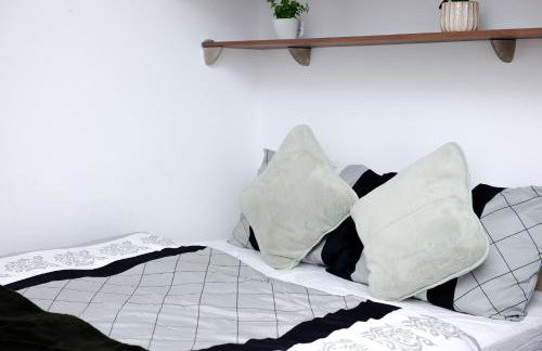 Cozy Place in Salford, Sleeps 8, 4 Bedroom, 5 Beds - Foto 4