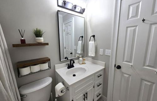 Cozy 5BR Family Retreat Firepit Games Patio - Foto 62