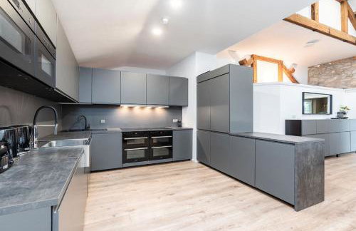 Dovedale Manor 8 Bedrooms - Photo 3