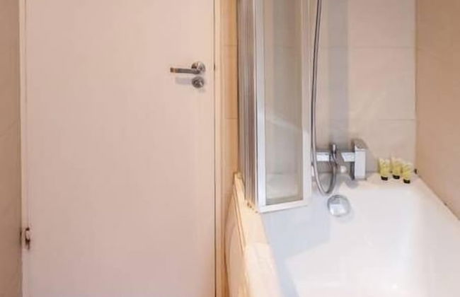 Stylish Apartments next to Buckingham Palace - Photo 41