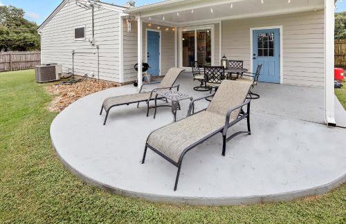 Adorable Southside ATM Cottage with Bikes, Pets OK - Photo 29
