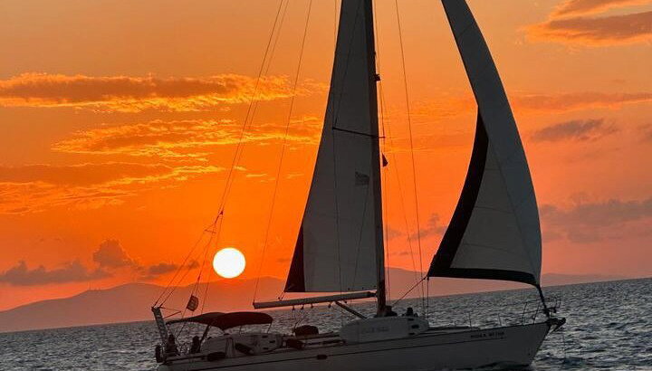 Tour privado de 3 horas al atardecer en Grecia con bebidas y refrigerios gratis - Foto 1