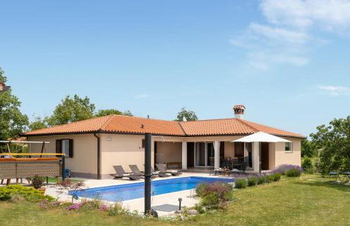 Beautiful Home In Kunj With Wifi - Photo 14