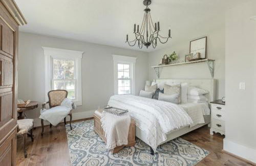 Historic Farmhouse -Modern Amenities -1800s Charm - Foto 5