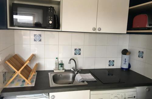 TOUT A PIED ! T2 25m2 - Parking privé - Wifi - Foto 10