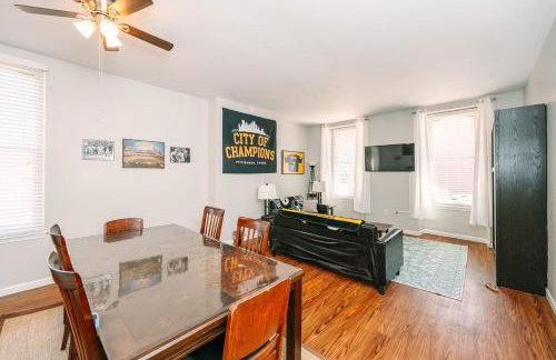 Pittsburgh's Sports Suite- FREE driveway Parking - Foto 24