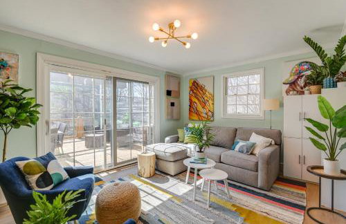 Family Home with Furnished Deck in Fairview! - Foto 12