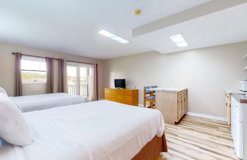 Serene Studio W Patio Near Lake Dog Friendly Gym - Foto 1