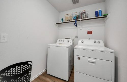 Marice Escape at Fulshear with Community pool - Foto 11