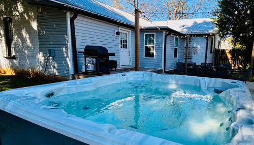 1920 Brick House-Hot Tub-Outdoor Brickoven Pizza-Pets-Breweries - Foto 5