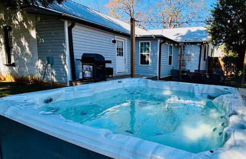 1920 Brick House-Hot Tub-Outdoor Brickoven Pizza-Pets-Breweries - Foto 5