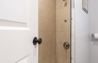 Updated 3BR 2BA Apartment Near NYC Airport - Foto 35