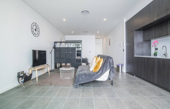 Home With Convenient Location! Close to Train&cbd - Foto 8