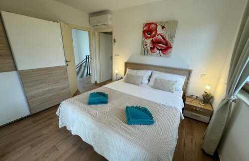 Villa Cecilia - 4 bedrooms, 4 bathrooms, inside heated pool, gym - Photo 17