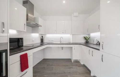 Stylish 2-Bed Flat with Balcony in Fulham SW6 - Foto 21