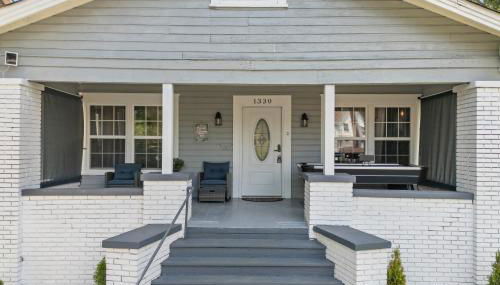 Bungalow Retreat! - Photo 2