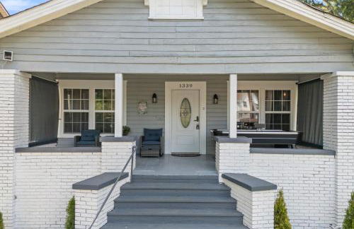 Bungalow Retreat! - Photo 2