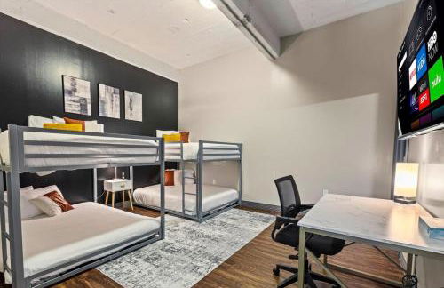 Heart of Downtown Dallas 2BR 2BA Getaway - Photo 10