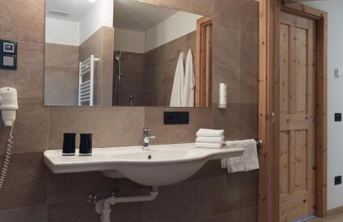 Chalet Tyrolian Apartments - by Familiaris - Pools 500 meters - Foto 32