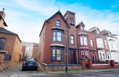 Central Location 3BR Home on Gladstone Street - Photo 47