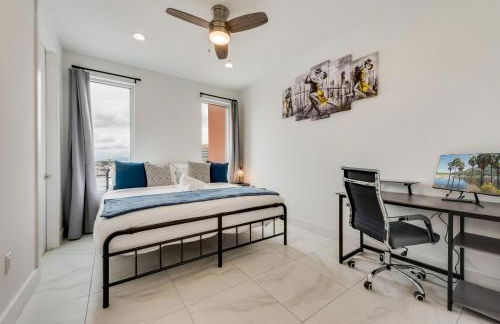 Metro View 2BR I Parking I King Bed I Workspace - Foto 8