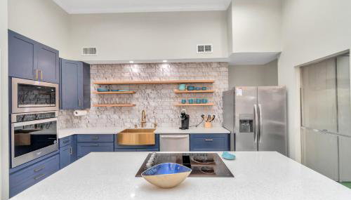 AccessibleGem 3BR Jacuzzi & Air Hockey Sleeps 13 Chinatown - Foto 3