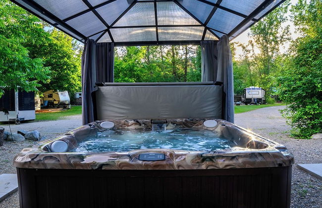 Barefoot Villas Cabin 1 Beaver w/ Hot tub - Photo 45