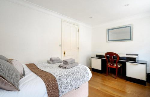 Elegant 4-Story Townhouse Near Victoria Station - Foto 12