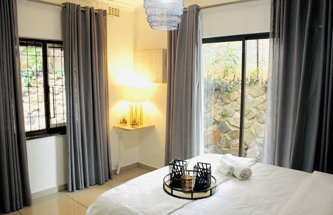 Stunnning 1-bed Apartment in Sandton - Photo 2