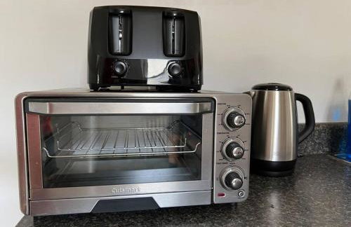 The Purple Door apt in the heart of Radford city - Foto 5