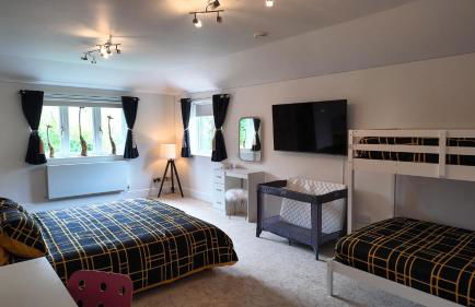 Stratford-upon-Avon 4BR Family Mansion on 1 acre with Pool, Gym & BBQ! - Foto 26