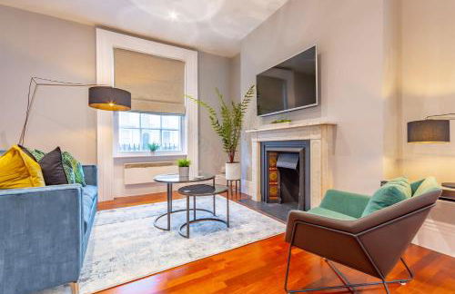 Luxury Spacious Flat For 4 Guests & Free Parking - Photo 1