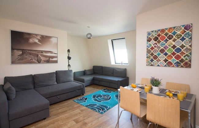 Stayzo Castle Penthouse 18- A Clean Fresh Modern Apartment With Free Wi-fi - Foto 26
