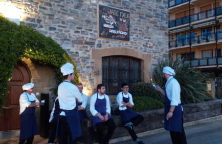 OFERTA ESPECIAL ÚLTIMA HORA - SARAKATUA15 - vistas espectaculares - familias y parejas - 2 dormitorios independientes - amplio salón cocina comedor - tarjeta parking OTA GRATIS - Julio y agosto estancia mínima 7 noches de domingo a domingo - - Foto 69