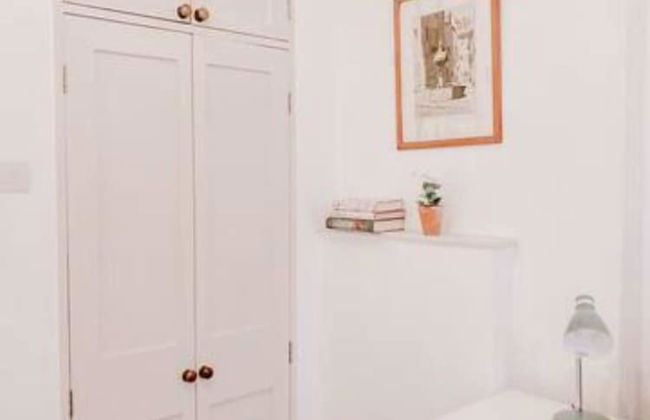 Stylish Town Centre Apartments - Photo 11