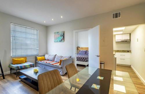 Coastal 2BR Escape | Walk to Beach & 2 Queen Beds - Foto 20