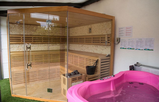 Magnificent Luxury Chateau in Vast Garden with Sauna & Hot Tubs - Photo 53