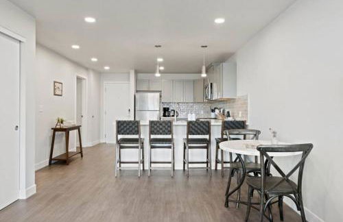 King Bed J and K on Main Luxury Apartment 403 - Foto 9