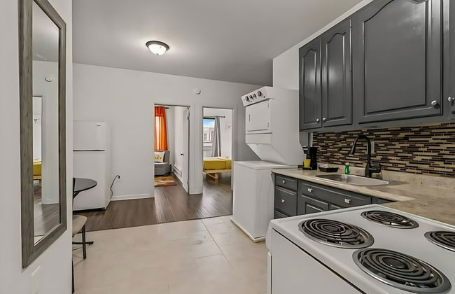 Urban Chic Apartments Near Center City - Photo 27