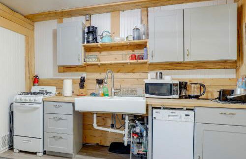 2 Mi to Dtwn Pet-Friendly Casper Apt! - Photo 10