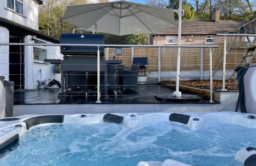 Tollgate House - Luxury Cozy Cottage - HUGE Hot Tub - Alton Towers - Foto 1