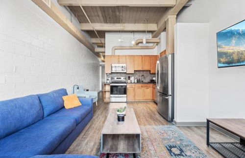 Trendy DT Loft l 2 TV's l Parking l Café - Foto 4