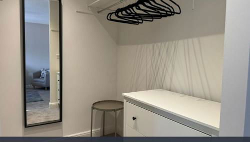 Spacious Townhouse with Garden - Photo 2, wardrobe