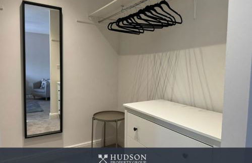 Spacious Townhouse with Garden - Photo 2