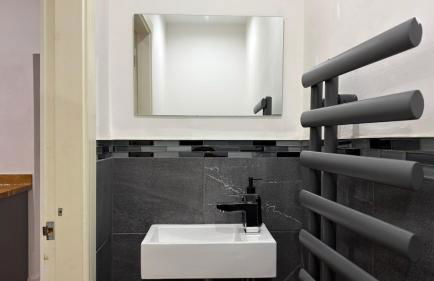 Home Near Etihad, Free Parking, Workplace & Garden - Foto 25