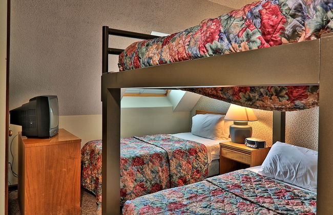 Mountain Green Resort By Killington VR - 3 Bedrooms - Photo 25