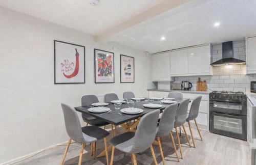 Chester Manor - 5 BR - Sleeps 10 - Free Parking - Foto 3