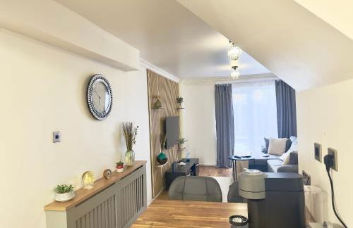 The Cozy Hideaway - 2 Bedroom apartment with garden in Orpington with free Parking - Photo 10